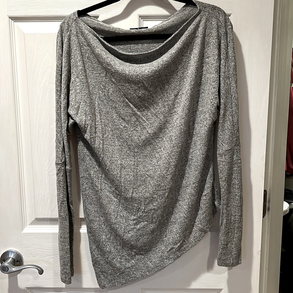 OFF/ON SHOULDER ASSYMETRICAL SWEATER